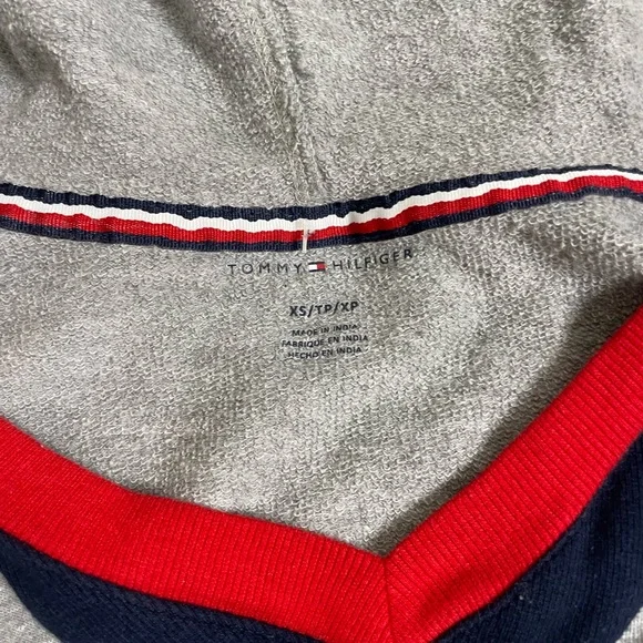 Tommy Hilfiger cropped grey retro v-neck hoodie - Picture 2 of 4